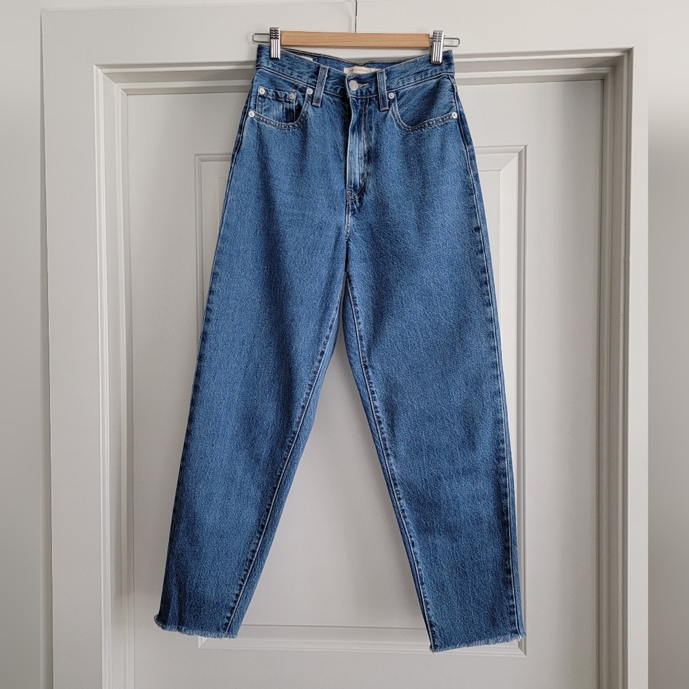 Levi’s High Loose Tapered Jean Sz 24